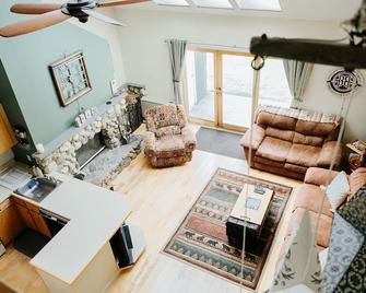 New! Townhouse - Tenney Mountain Resort - Plymouth - Living room