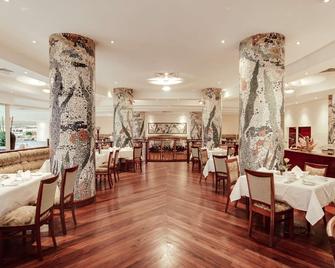 Kampala Serena Hotel - קמפאלה - מסעדה