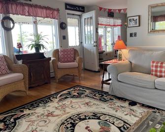 Harborside Serenity - Port Jefferson - Living room