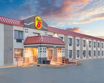 Super 8 by Wyndham Marshalltown - Marshalltown - Building