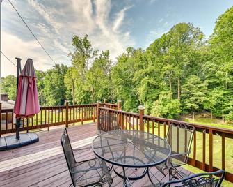 Roomy Martinsville Vacation Rental with Private Deck - Martinsville - Balcony