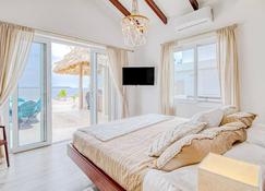 Tres Palmas Beach House - Maya Beach - Bedroom