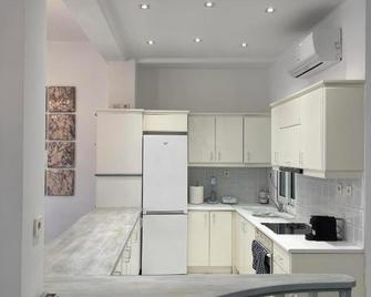 Dr. J. Spon Apartment - Nafpaktos - Kitchen
