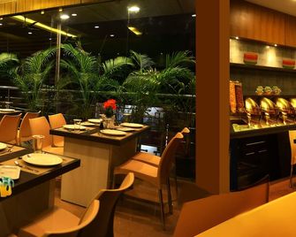 Hotel Santhi Bhavan - Chennai - Restaurant