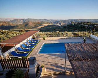 Apartment with pool and spectacular views, ideal for families - Iznájar - Piscina