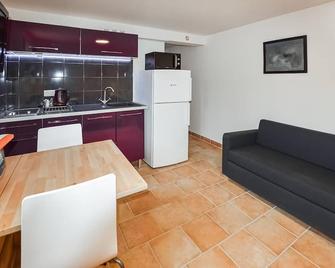 Awesome Apartment In Visan - Visan - Cocina
