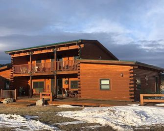 Discover Black Hills beauty, just minutes away from Spearfish, Sturgis, Deadwood - Whitewood - Edificio