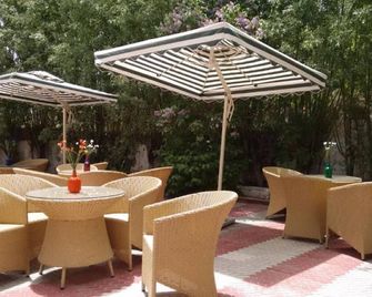 Horzay stays - Double Room with Mountain View - 4 - Leh - Patio