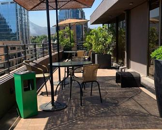 1 bedroom apartment near Costanera Mall - includes Parking up to 4 pax - Las Condes