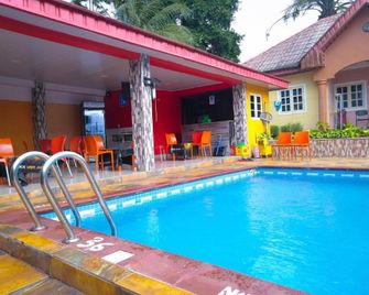 Beneville Hotel and Apartment - Calabar - Piscina