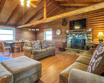 Elkhorn 3 Bedroom 2 Bathroom Log Cabin Sleeps 8 - Lincoln Log Cabin - Elkhorn - Вітальня