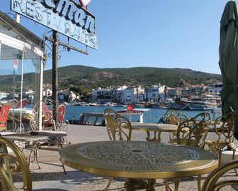 Huri & Nuri Hotel - Foça - Balcón