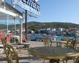Huri & Nuri Hotel - Foça - Balcony