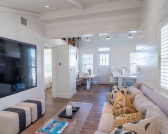 Luxurious Harbor View Elizabeth Cottage! Walk & Bike To Everything - Nantucket - Sala de estar