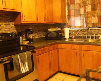 Your Home Away from Home - Extended Stay Discounts! - Dayton - Kitchen