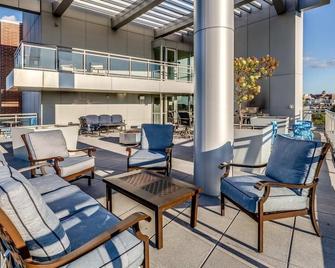 Canal Walk District Apartments by Landing - Indianapolis - Balkon