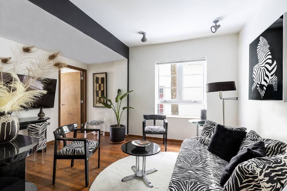 Living room view of Pelican Hotel