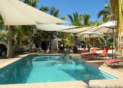 Casa Carolina's A Beautiful Beach House Surrounded By Palm Trees & Flowers. - La Ventana - Pool