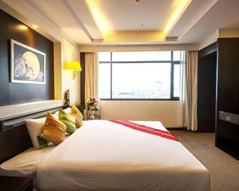 Ayutthaya Grand Hotel - Ayutthaya - Bedroom