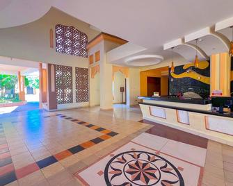Shanzu Beachfront Apartments - Mombasa - Front desk