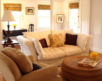 Fairhill Farm Country Vacation Rentals - Stanardsville - Living room