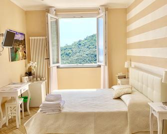 La Pietra - La Spezia - Bedroom