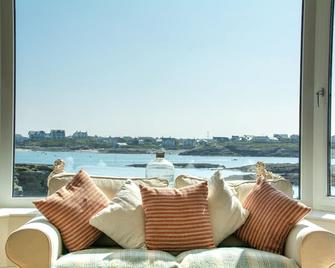 Rockside - Holyhead - Balcony