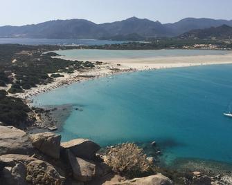 Row House Villasimius for summer holiday with private entrance - Villasimius - Strand