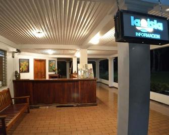 Hotel La Isla - Parrita - Front desk
