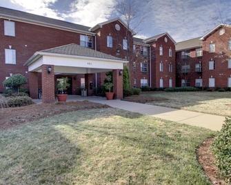 Intown Suites Extended Stay Greensboro Nc - Lanada - Greensboro - Edificio