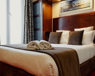 Grand Hotel Francais - Paris - Bedroom