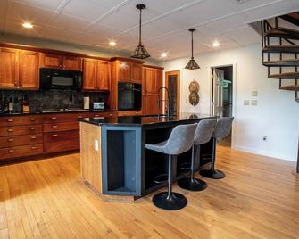 Centerline Creek- 11 Charming Acres on the Delaware River - Barryville - Kitchen