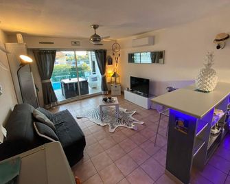 Apartment with Pool Port Grimaud, Côte d'Azur - Grimaud - Wohnzimmer