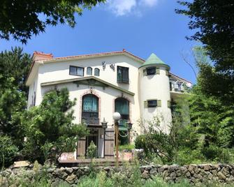 بيت ضيافة مونشير - جيجو - مبنى