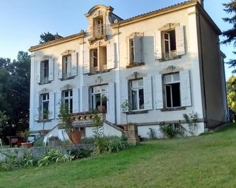 Master House For Rent, Montreal De L'aude - Sleeps 20, Secured Pool - Montréal - Building