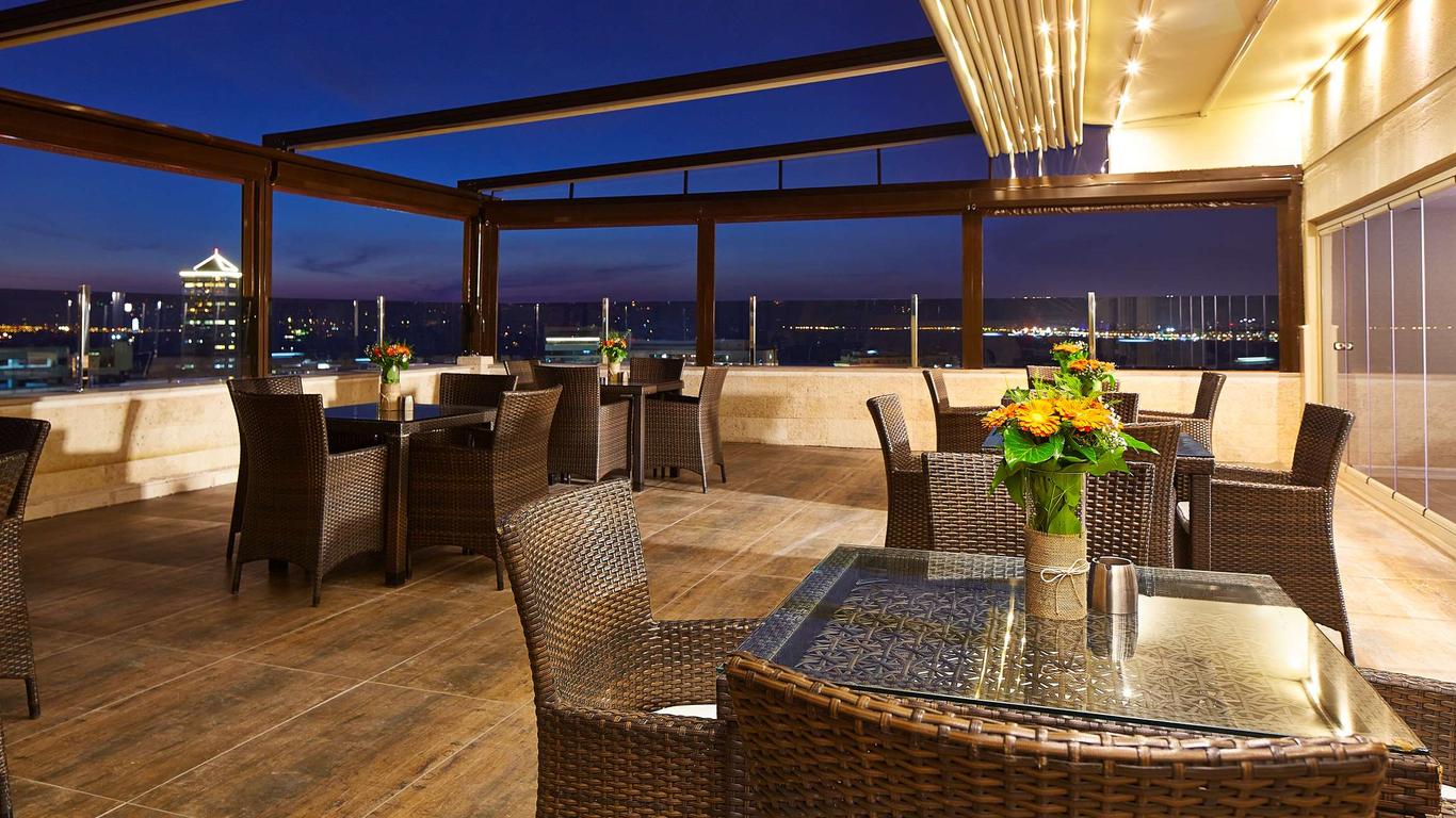 دوبل تري بواسطة هيلتون أزمير - ألشانكاك