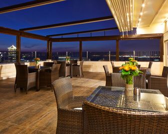 DoubleTree by Hilton Izmir - Alsancak - איזמיר - מסעדה