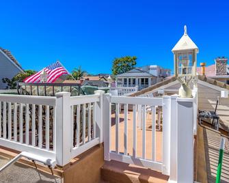 3 Properties From the Beach - Newport Beach - Balcony
