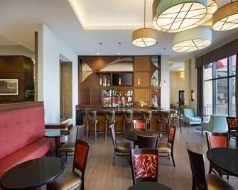 Ramada Plaza by Wyndham Orlando Resort & Suites Intl Drive - Orlando - Bar