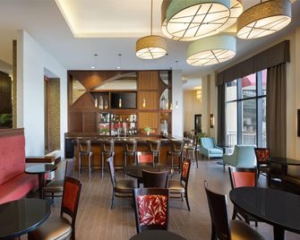 Ramada Plaza by Wyndham Orlando Resort & Suites Intl Drive - Orlando - Bar