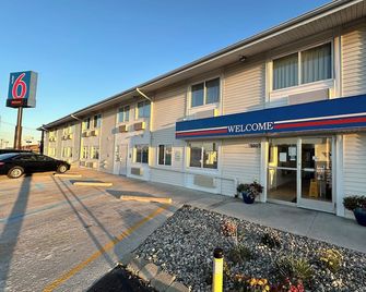Motel 6 Fort Wayne In - Fort Wayne - Building