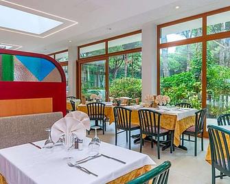 Park Hotel Pineta & Dependance Suite - Eraclea - Restaurace