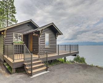 Cozy Flathead Lake Cabin w/ Picturesque View - Somers - Building