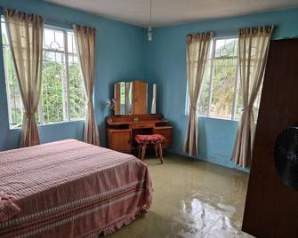 Fully renovated, detached 3 bedrooms house with garage, in safe and quiet area. - Vacoas-Phoenix - Bedroom