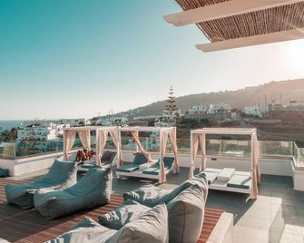 Mr & Mrs White Mykonos - Psarrou - Балкон