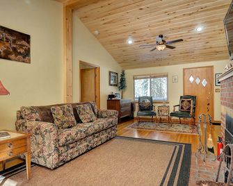 Aspen Grove -Available for Thanksgiving, hot tub included! - Nathrop - Sala de estar