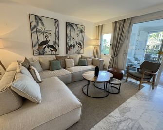 2 - Townhouse close to the beach in Riviera Del Sol - Estepona - Salon