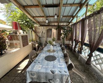 Private villa with swimming pool, all comforts 200m from the beach - Albion - Patio