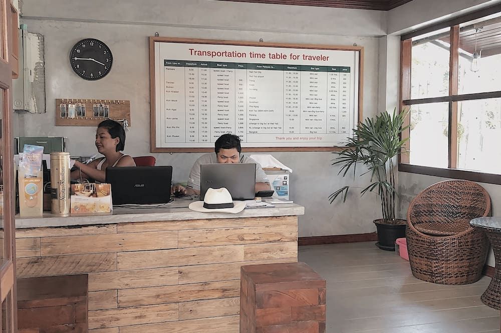 The Reef Hotel & Studios