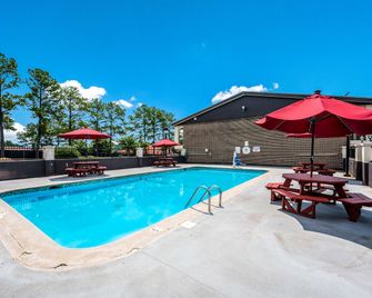 Econo Lodge Inn & Suites - האנטסוויל - בריכה